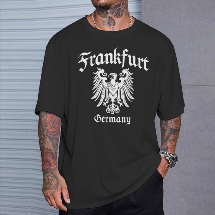 Frankfurt Hessen Adler Ultras Fractur Old German Script T-Shirt Geschenke für Ihn