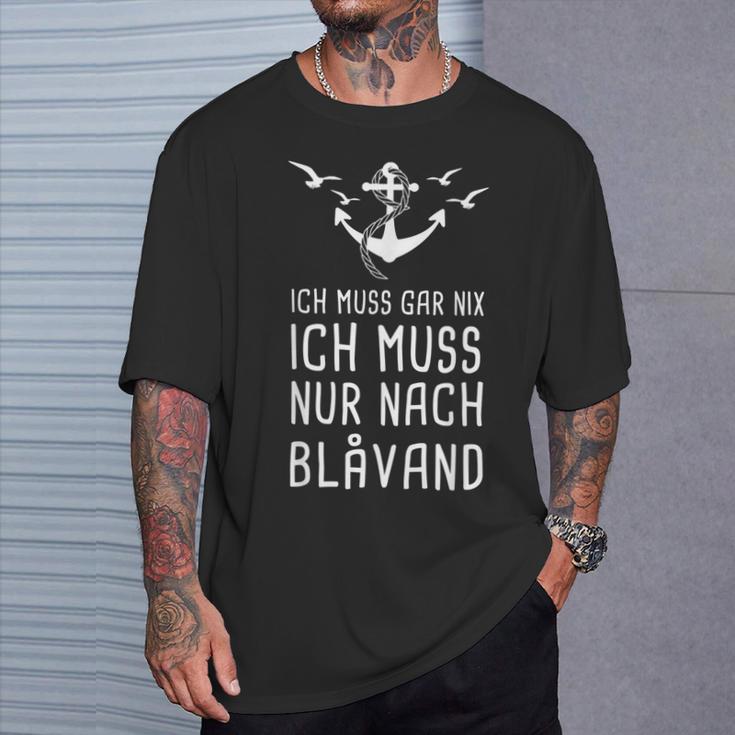 Ich Muss Gar Nix Ich Muss Nur Nach Blåvand Blavand Denmark T-Shirt Geschenke für Ihn