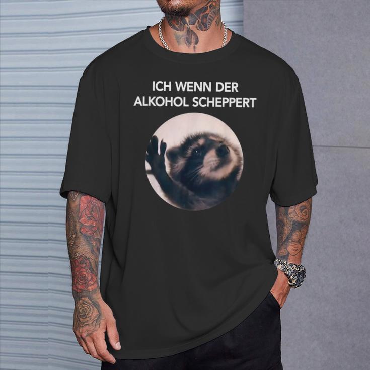 Ich Wenn Der Alkohol Scheppert X Pedro Raccoon Meme T-Shirt Geschenke für Ihn