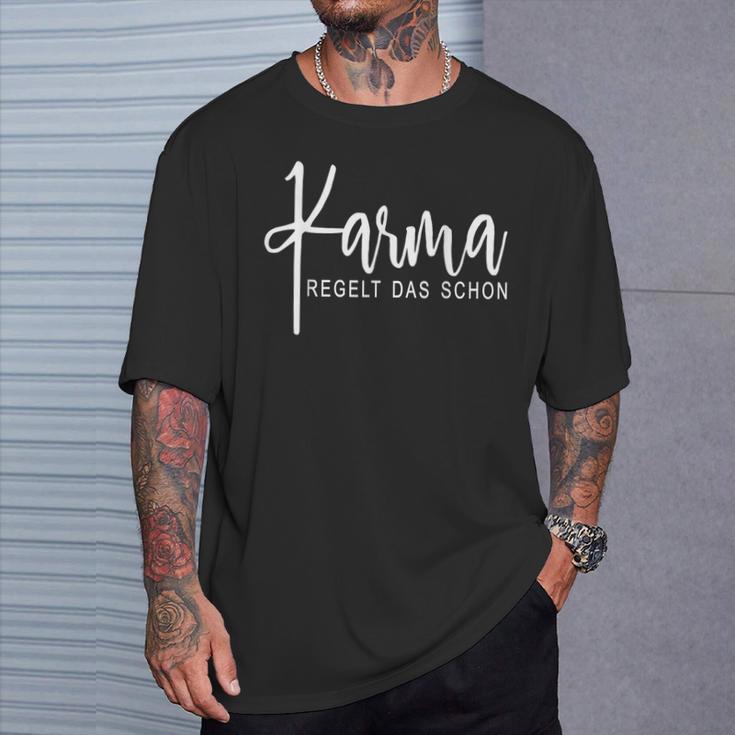 Karma Regelt Das Schon Schicksal Karma S T-Shirt Geschenke für Ihn