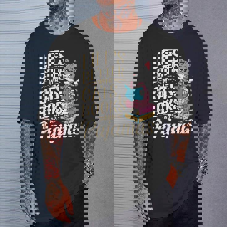 Laida Es Mejor Con Gatos Libros Y Pijamas Divertido Amante De Los Gatos Camiseta unisex Regalos para él