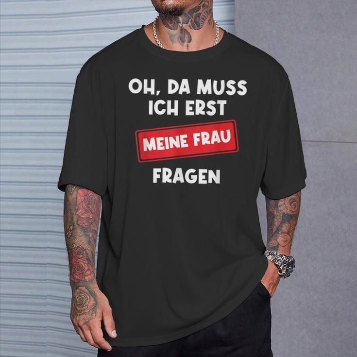 Lustiger Spruch Oh Da Muss Ich Erst Meine Frau Questions T-Shirt Geschenke für Ihn