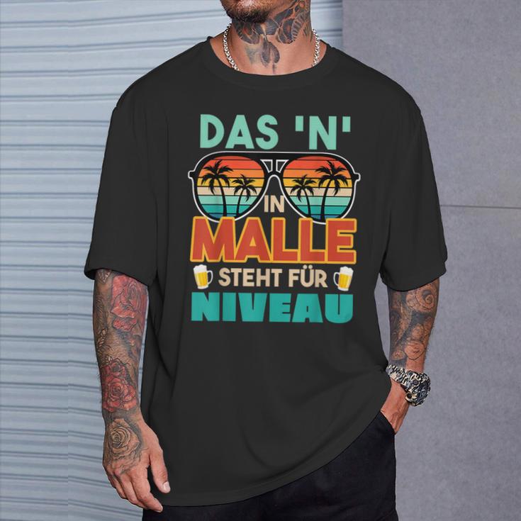 Mallorca Urlaub Saufen Das N In Malle Steht Für Niveau T-Shirt Geschenke für Ihn