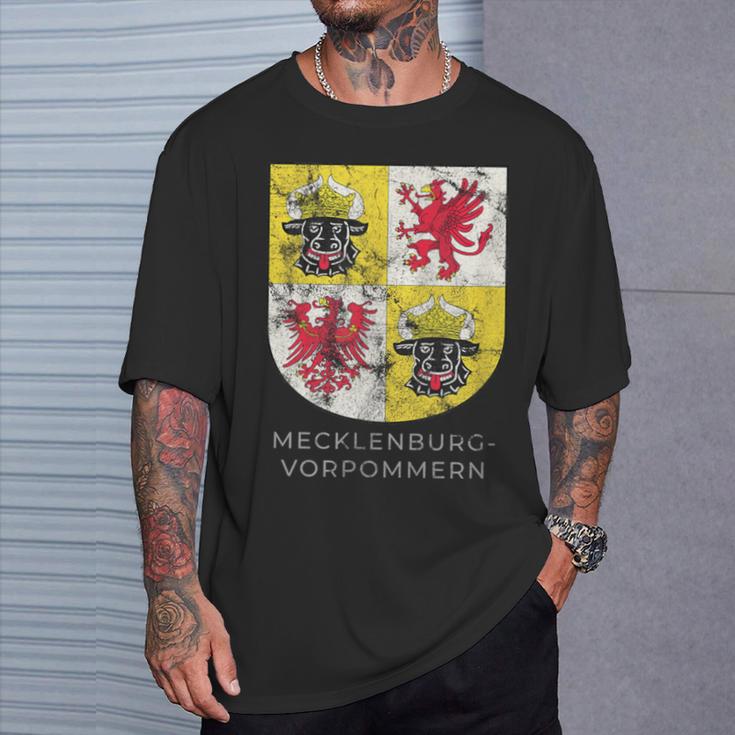 Mecklenburgorpommern German With Crest T-Shirt Geschenke für Ihn