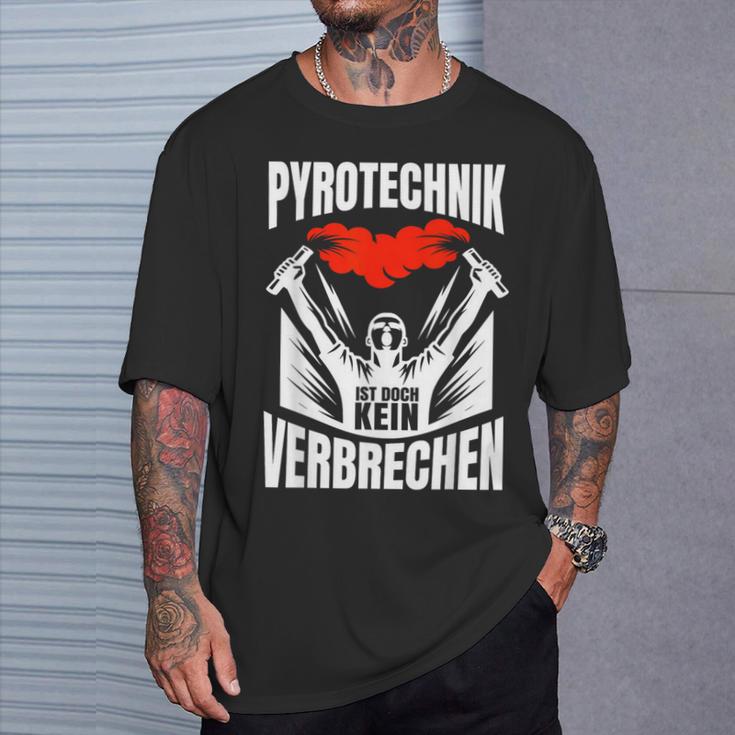 Pyrotechnik Football Fan Ist Aber Keinerbrechen T-Shirt Geschenke für Ihn