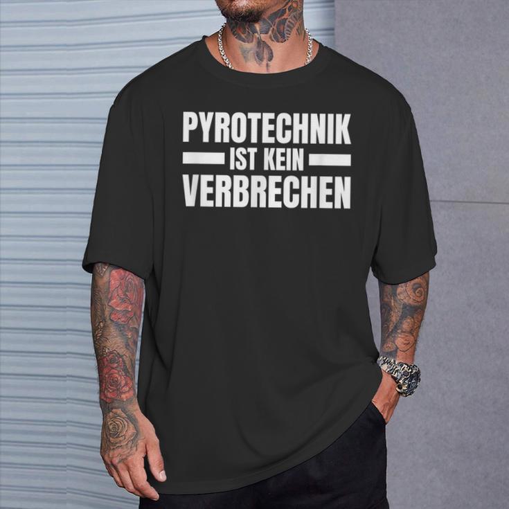 Pyrotechnik Ist Keinerbrechen For Football Fans T-Shirt Geschenke für Ihn