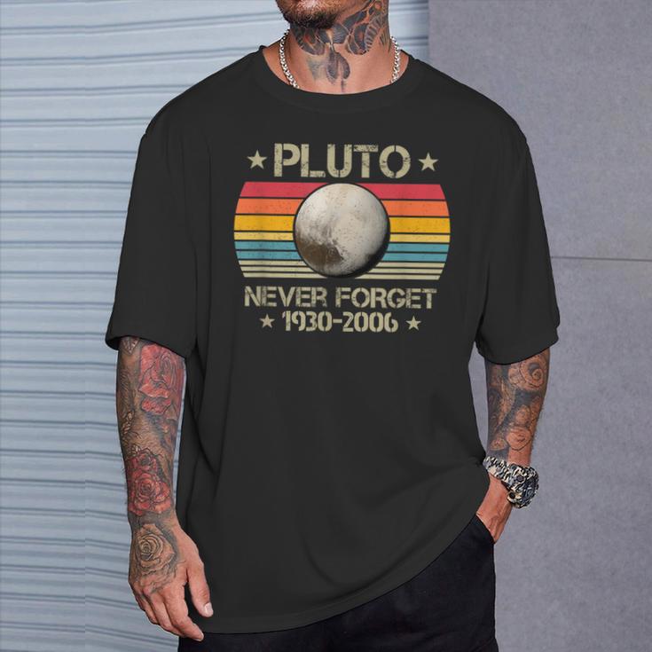 Retrointage Never Forget Pluto 1930 2006 Space Science T-Shirt Geschenke für Ihn