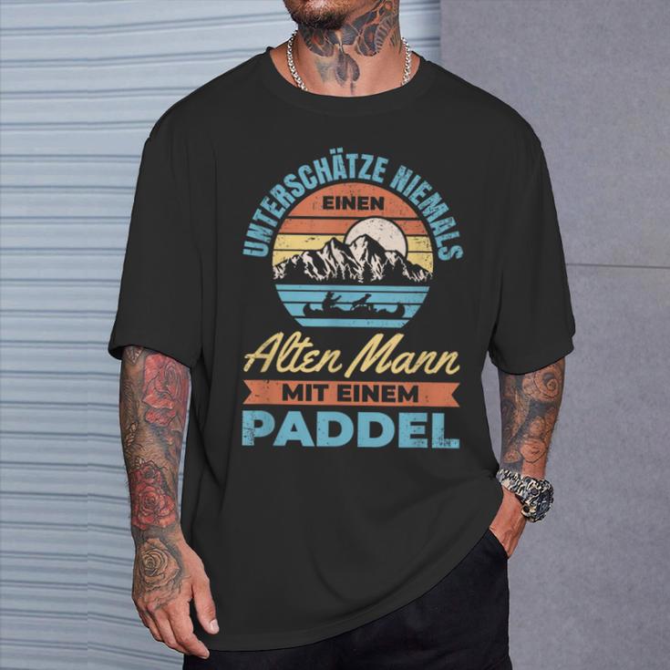 Underschätze Niemal Einen Old Man Mit Einem Paddle S T-Shirt Geschenke für Ihn