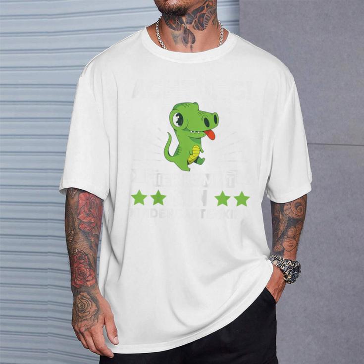 Children's Dino Achtung Hier Kommt Ein Kindergartenkind Kindergarten Kindergarten T-Shirt Geschenke für Ihn