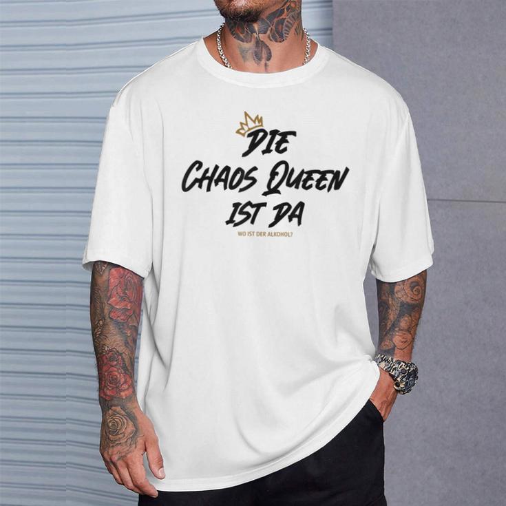 Die Chaos Queen Ist Da Wo Ist Der Alkohol Ist T-Shirt Geschenke für Ihn