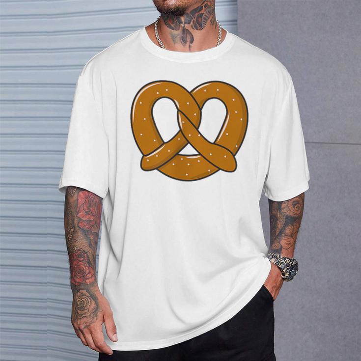 Pretzel Heart Oktoberfest Costume Minimalist Pretzel Blue S T-Shirt Geschenke für Ihn