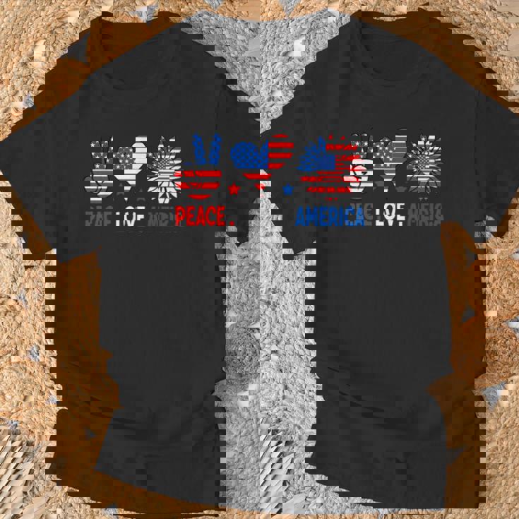 4Th Of July Peace Love America Us Flag Fourth Of July T-Shirt Gifts for Old Men