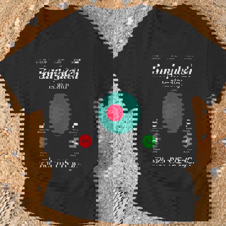 Bangladesh Is Calling E I Must Go Camicia Bandiera Del Bangladesh Maglietta Regalos para ancianos