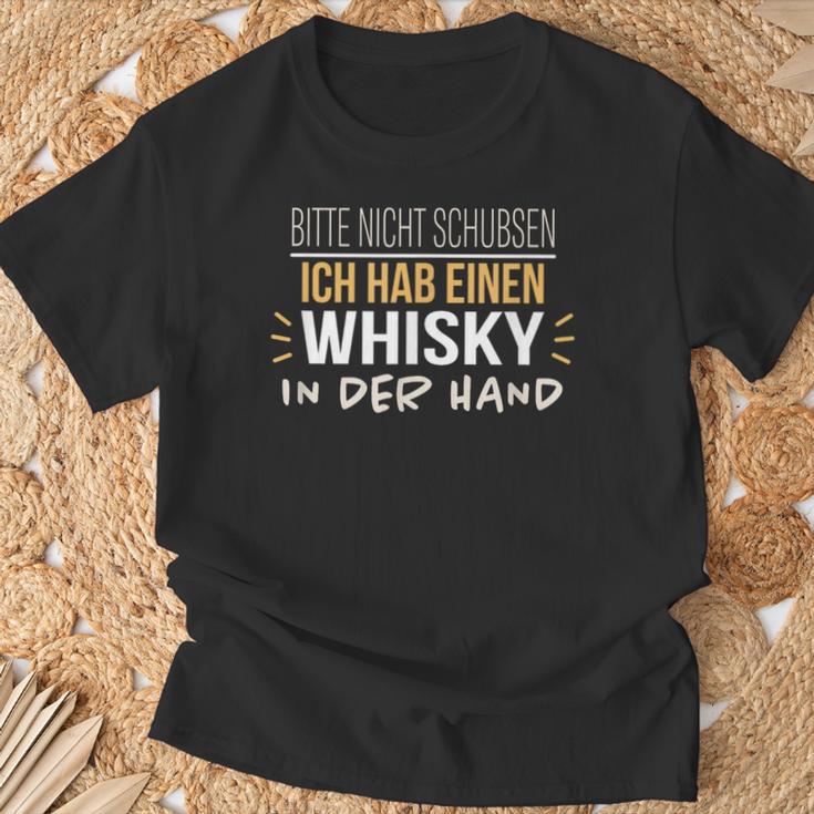 Bitte Nicht Schubsen Ich Hab Einen Whisky In Der Hand Humour German T-Shirt Geschenke für alte Männer