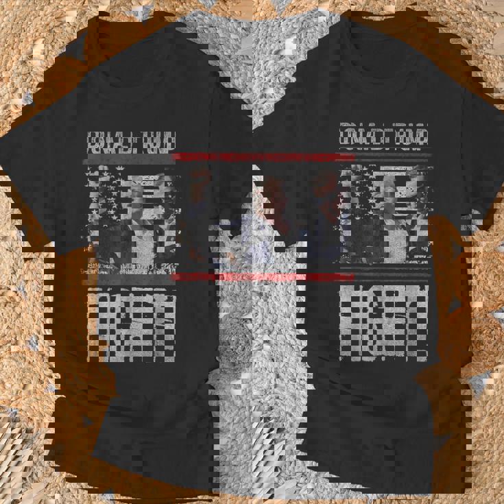 Bomba De Puño De Donald Trump Luchamos Contra La Bandera Estadounidense Trump 2024 Camiseta unisex Regalos para ancianos