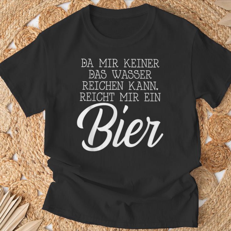 Da Mir Keiner Das Wasser Reichen Kann Reicht Mir Ein Bier T-Shirt Geschenke für alte Männer