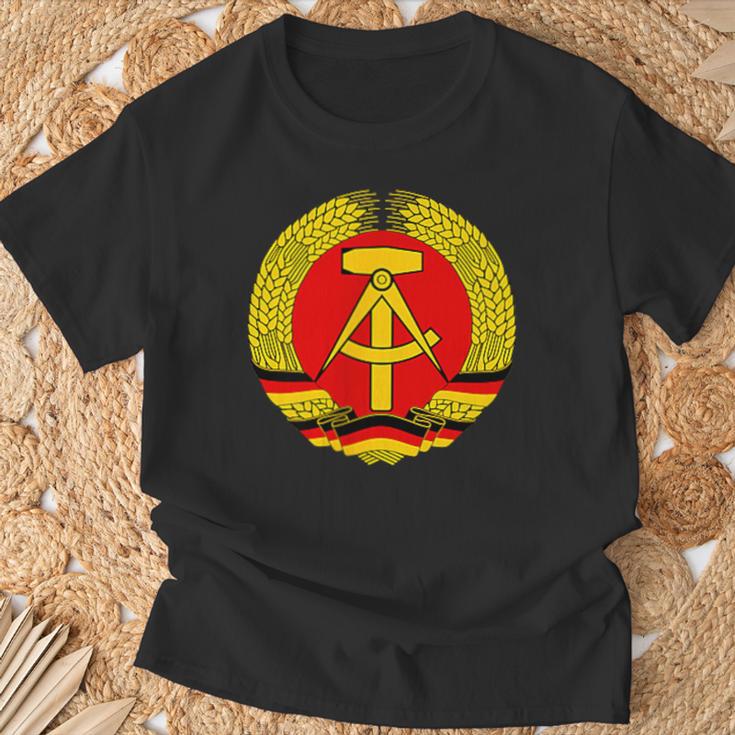 Ddr Coat Of Arms Hammer Sickle Flag Ostalgia Ddr S T-Shirt Geschenke für alte Männer