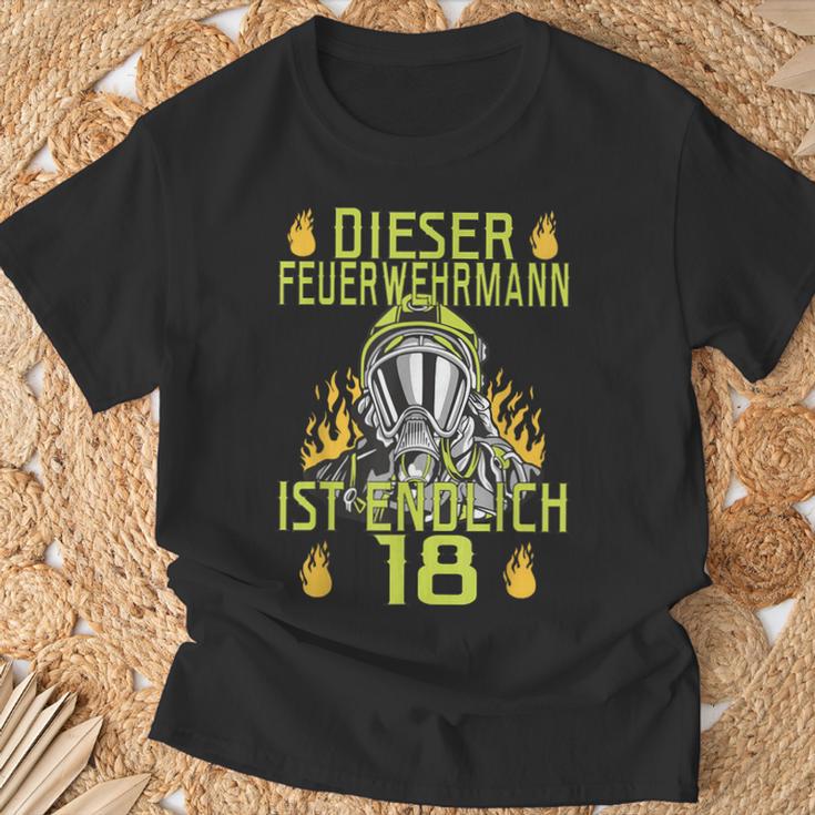 Dieser Feuerwehrmann Ist Endlich 18 T-Shirt Geschenke für alte Männer