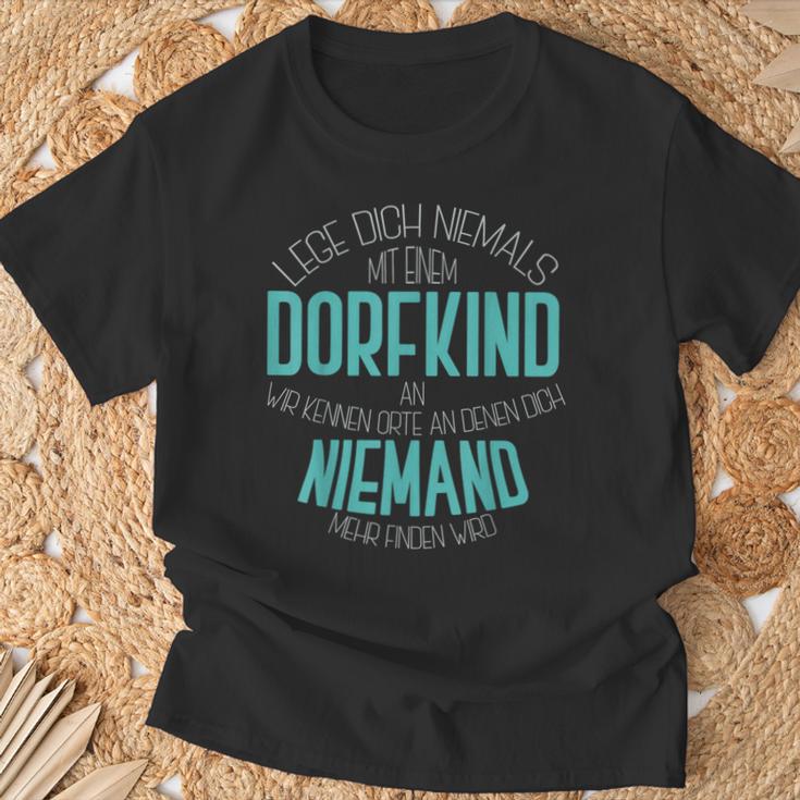 Dorfkind Lege Dich Niemals Mit Einem Dorfkind An T-Shirt Geschenke für alte Männer