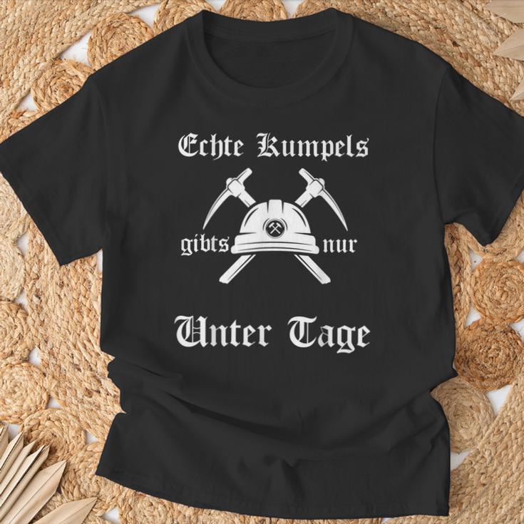 Echte Kumpels Gibts Nur Unter Tage Ruhrpott Text In German T-Shirt Geschenke für alte Männer