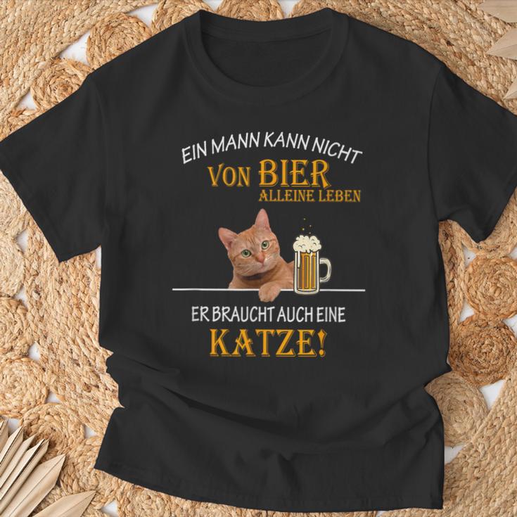 Ein Mann Kann Nichton Bier Allein Leben Katzten T-Shirt Geschenke für alte Männer