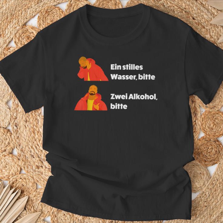 Ein Stilles Wasser Bitte X Zwei Alkohol Bitte Yes No Meme T-Shirt Geschenke für alte Männer