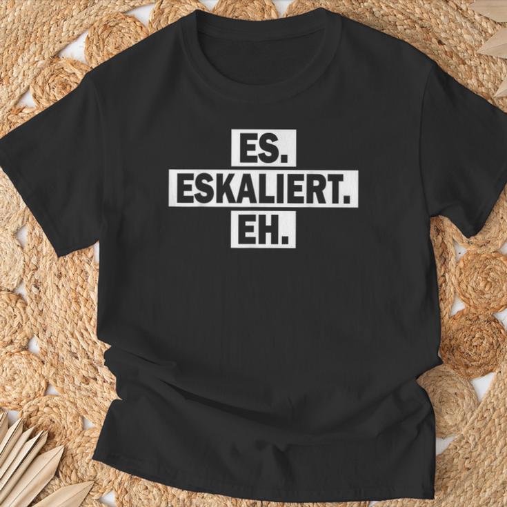 Es Eskaliert Eh For Techno Party Apres Ski T-Shirt Geschenke für alte Männer