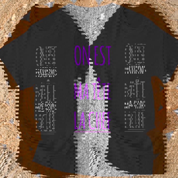 On Est Plusieurs Dans Ma Tête Drôle Humoristique Citation T-Shirt Cadeaux pour les vieillards