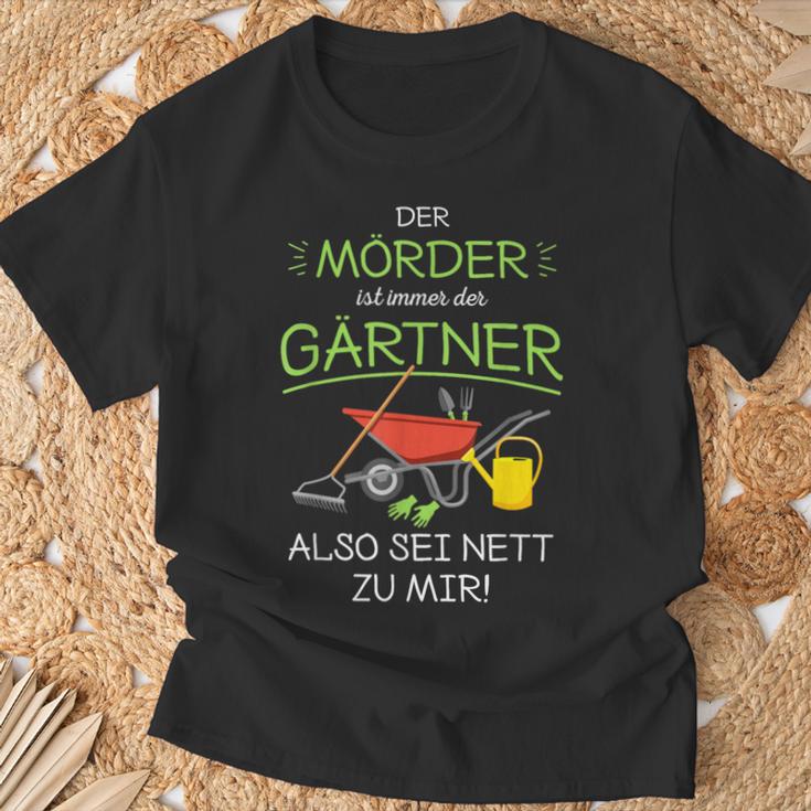 Garten Outfit Der Mörder Ist Immer Der Gärtner T-Shirt Geschenke für alte Männer