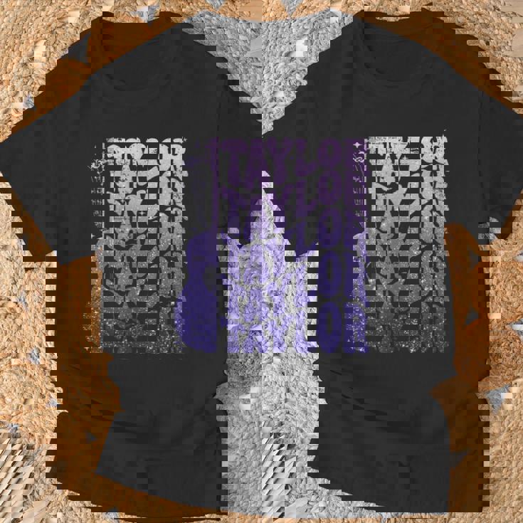 Girl Retro Taylor First Name Personalized Groovy 80'S Purple T-Shirt Gifts for Old Men