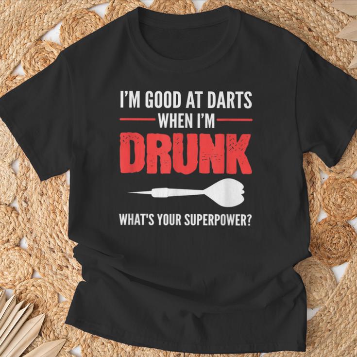 Gut In Darts Alkoholische Person T-Shirt Geschenke für alte Männer