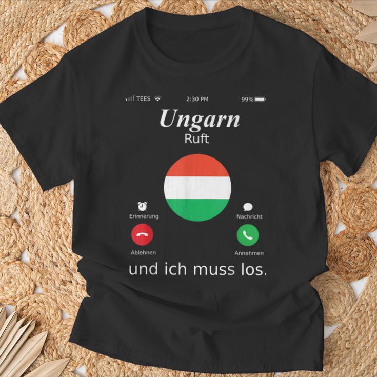 With Hungary Ruft Und Ich Muss Los Hungary Flag T-Shirt Geschenke für alte Männer