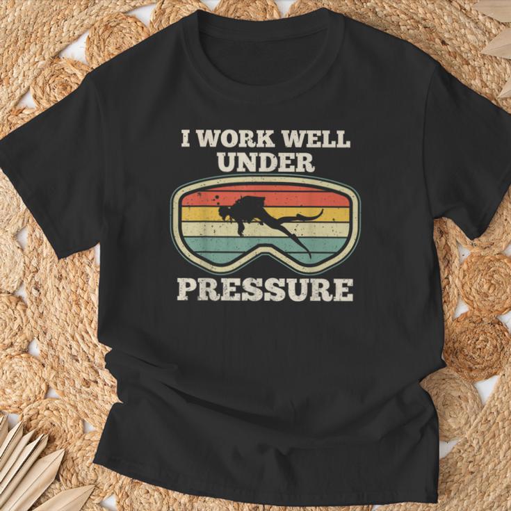 Ich Arbeite Gut Unter Druck I Work Well Under Pressure T-Shirt Geschenke für alte Männer