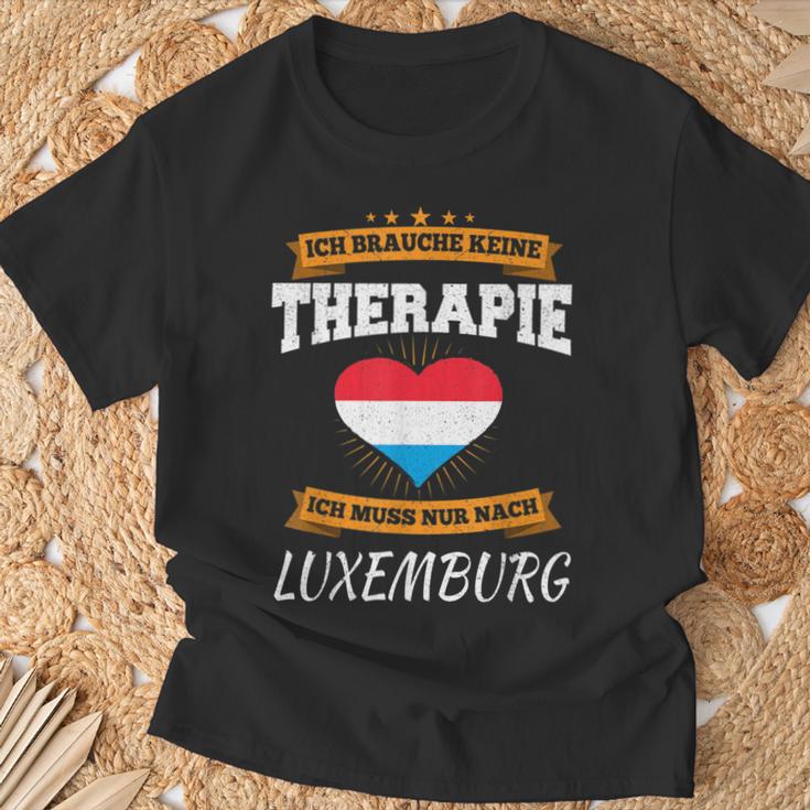 Ich Brauche Keine Therapie Ich Muss Nur Nach Luxembourg T-Shirt Geschenke für alte Männer