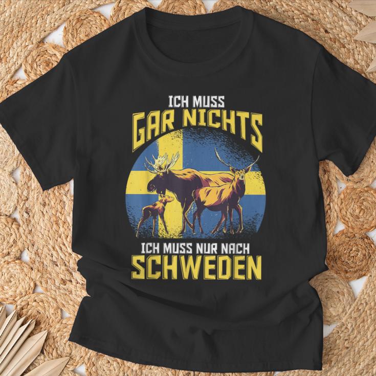 Ich Muss Gar Nichts Ich Muss Nur Nach Sweden T-Shirt Geschenke für alte Männer