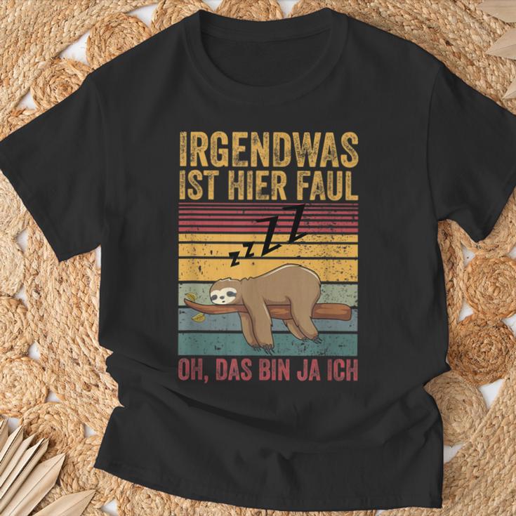 Irgendwas Ist Hier Faul Oh Das Bin Ja Ich Sloth T-Shirt Geschenke für alte Männer