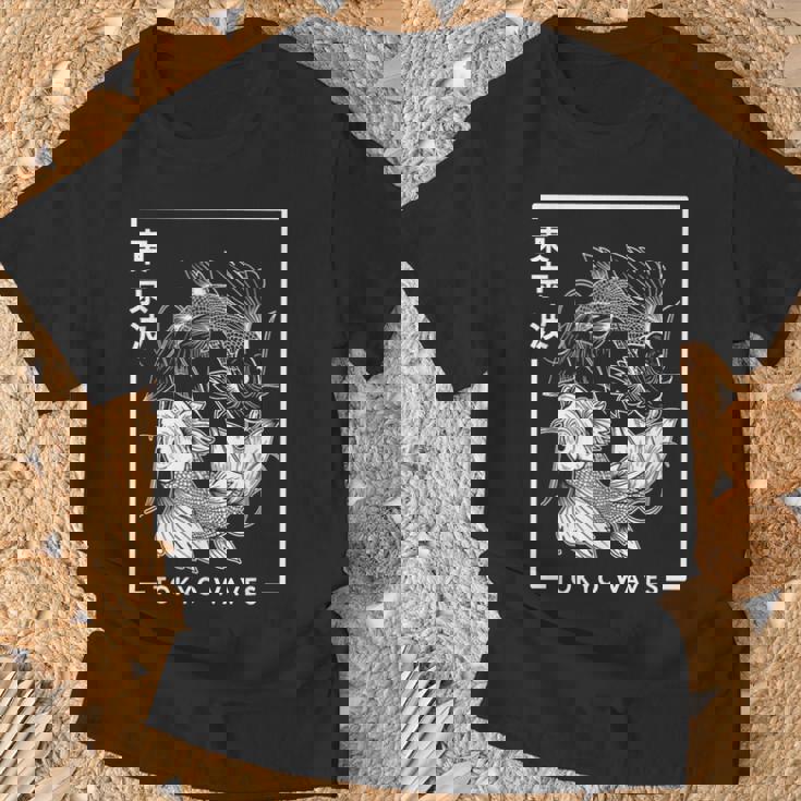 Japonés Koi Fish Blanco Negro Dibujado Minimalista Japón Arte Camiseta unisex Regalos para ancianos
