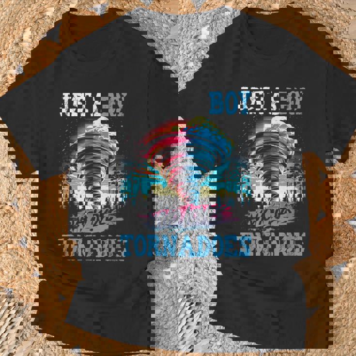 Juste Un Garçon Qui Aime Les Tornades La Météorologie Et Le Chasseur De Tempêtes T-Shirt Cadeaux pour les vieillards