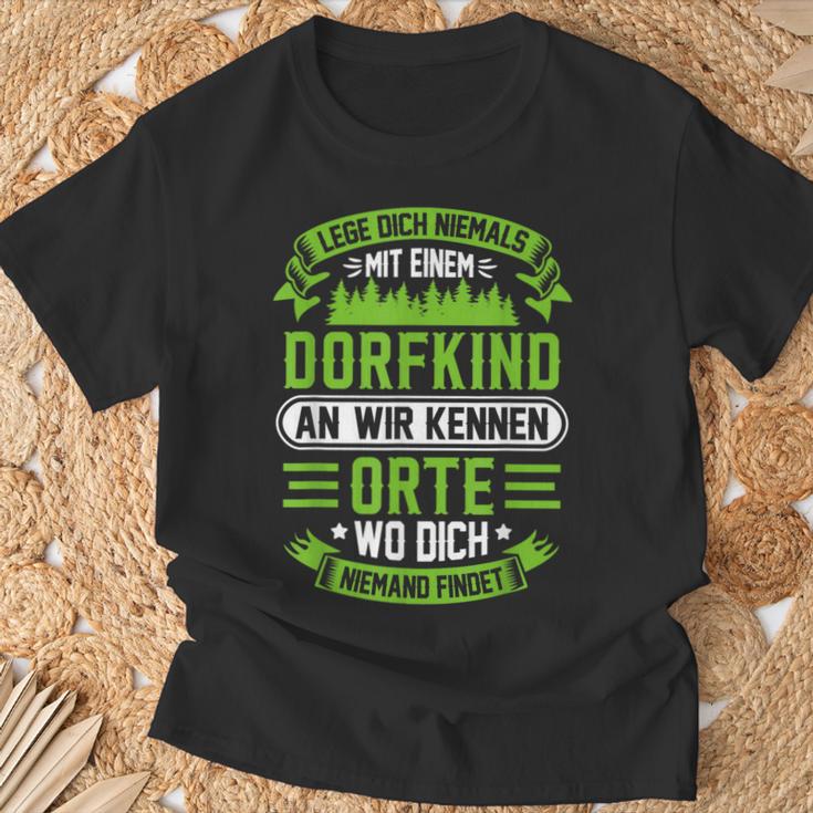 Lege Dich Niemals Mit Einem Dorfkind An Bauer T-Shirt Geschenke für alte Männer