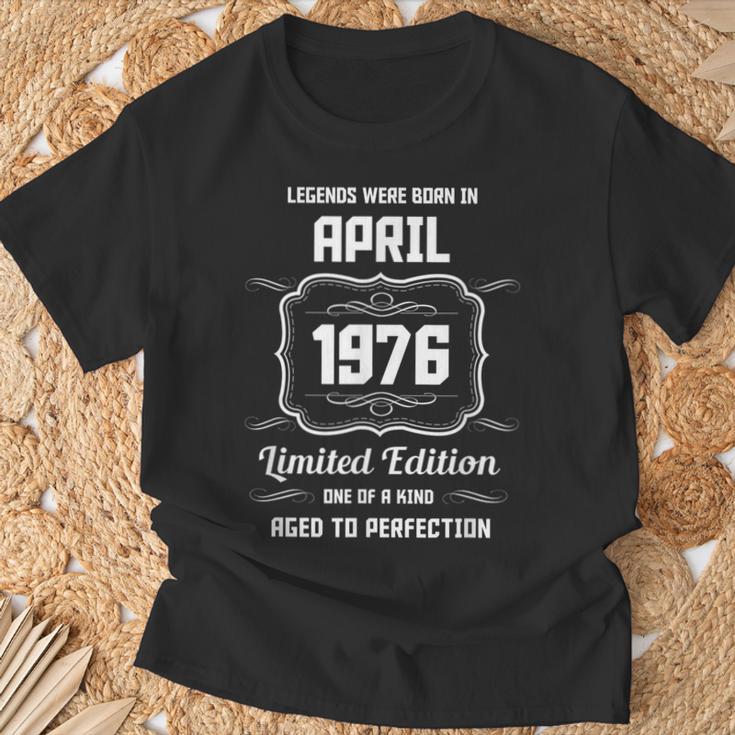 Les Légendes Sont Nées En Avril 1976 T-Shirt Cadeaux pour les vieillards