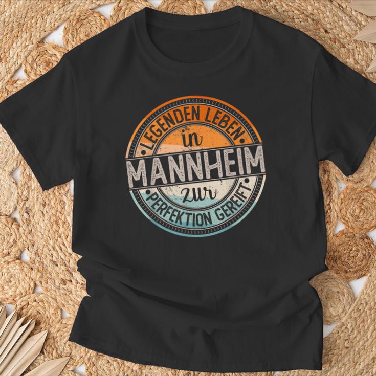 Mannheim Retro Colours Legends Life In Mannheim T-Shirt Geschenke für alte Männer