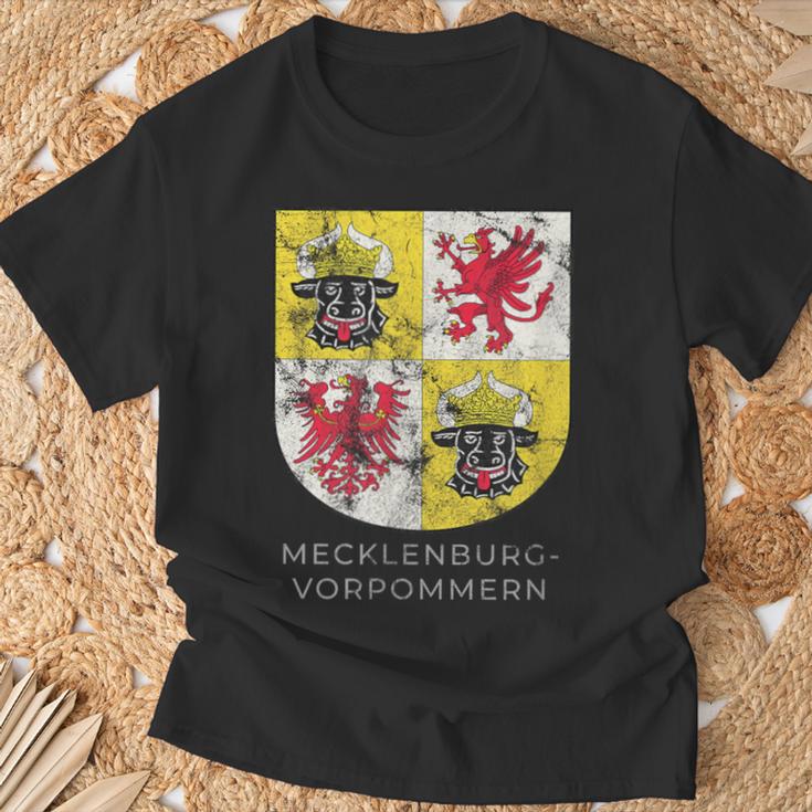 Mecklenburgorpommern German With Crest T-Shirt Geschenke für alte Männer