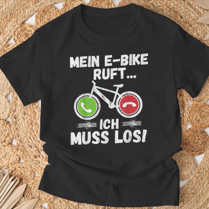 Mein E-Bike Ruft Ich Muss Los Radfahren T-Shirt Geschenke für alte Männer