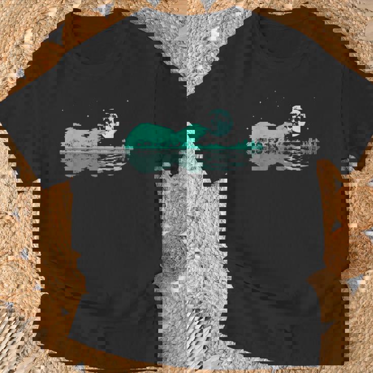 Noche Lago Guitarra Eléctrica Reflejos Amante De La Guitarra Camiseta unisex Regalos para ancianos