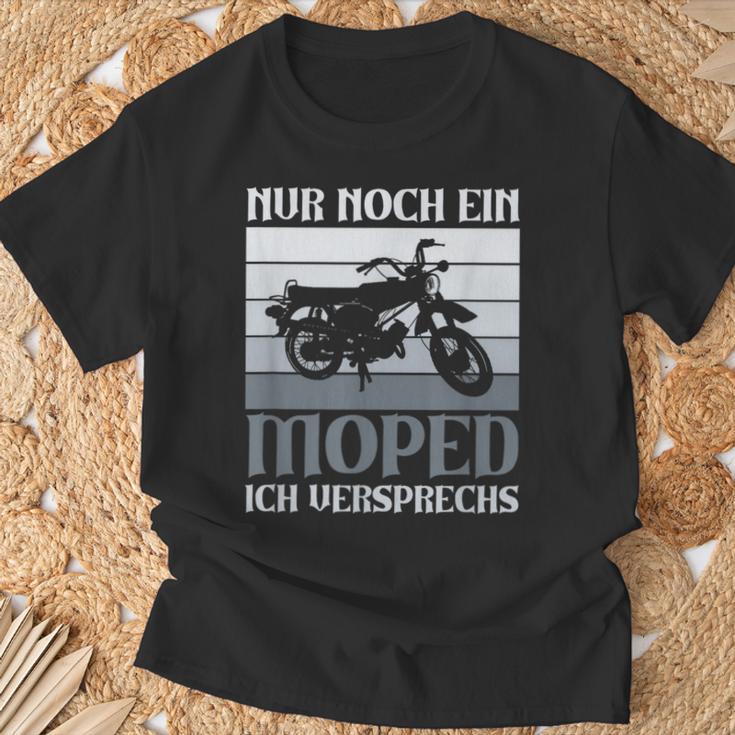 Nur Noch Ein Moped Ich Promise Simson Ddr 2 Taktintage T-Shirt Geschenke für alte Männer