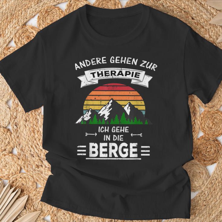 Others Go To Therapie Ich Gehe In Die Berge T-Shirt Geschenke für alte Männer