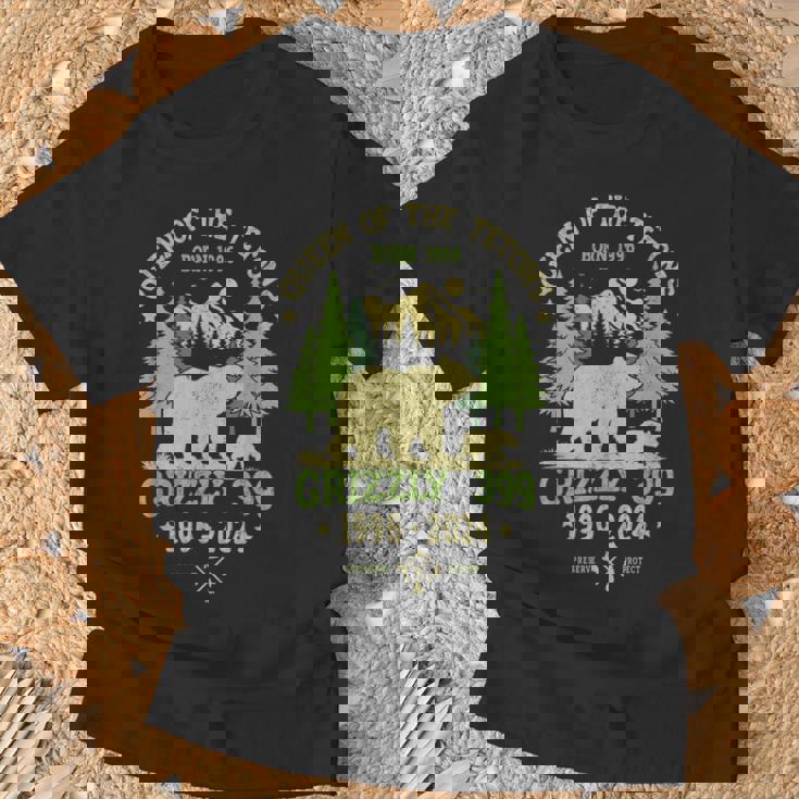 Queen Of The Tetons Grizzly 399 National Park 1996-2024 T-Shirt Gifts for Old Men
