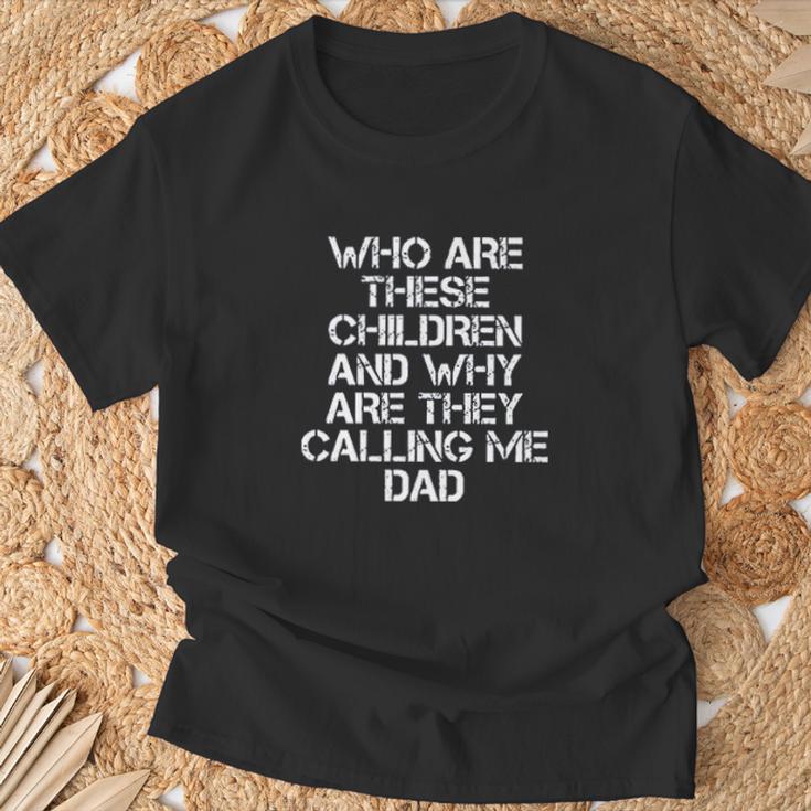 R Who Are These Childern And Why They Calling Me Dad T-Shirt - Thegiftio