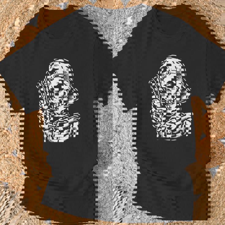 Skeleton Hand Peace Sign Retro Halloween Skeleton Hand Sign T-Shirt Gifts for Old Men