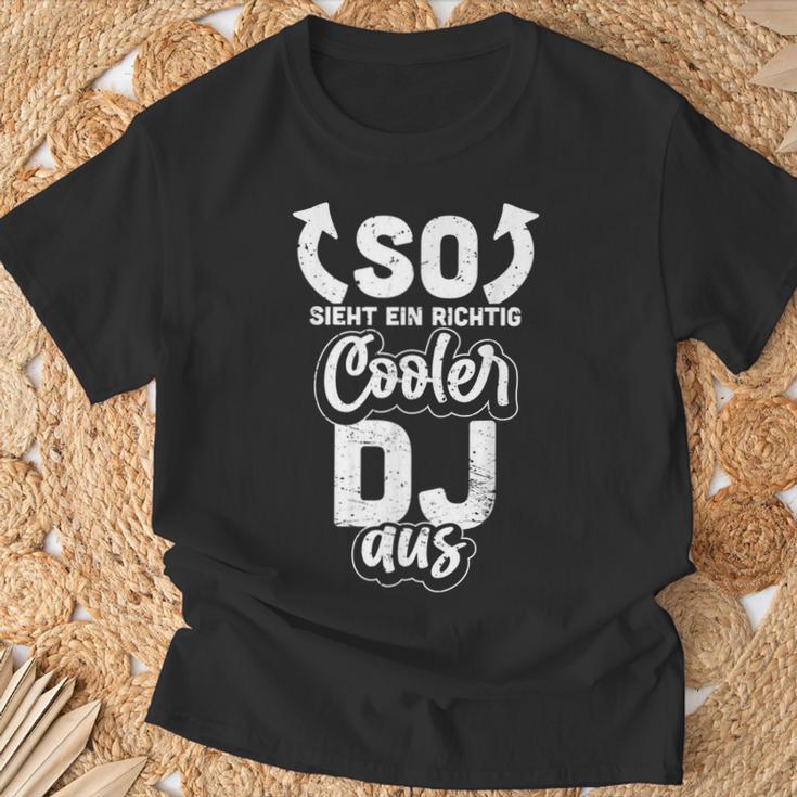 So Ssieht Ein Richtig Cooler Dj Aus Electro Disco Aufgen So Ssieht Ein R T-Shirt Geschenke für alte Männer